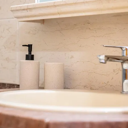 The - Avra Appartement